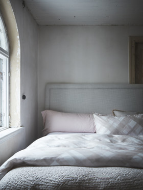 Satina tyynyliina vaaleanpunainen pitkä 50x160 cm. 