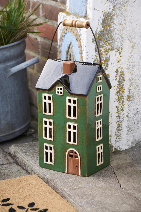 Talolyhty Nyhavn puisella kahvalla ja ruskealla ovella  