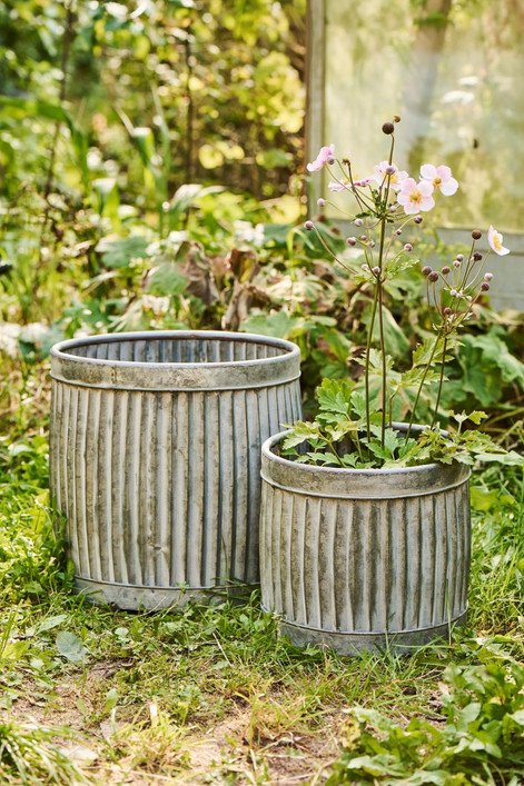  Ruukkusarja Urban Garden urilla 2 kokoa