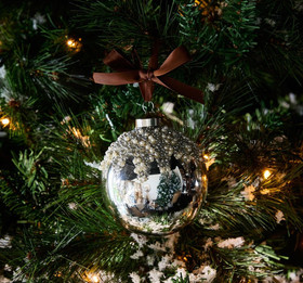 Raining Pearls joulukuusenkoriste halkaisija 10 cm