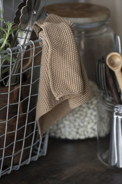 Tiskirätti Mynte neulottu hunajankeltainen, Ib Laursen 