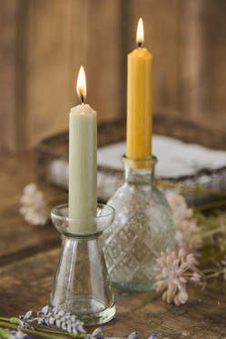 Lyhyt kruunukynttilä /kattauskynttilä currynkeltainen Ø:2.2 x 11 cm.