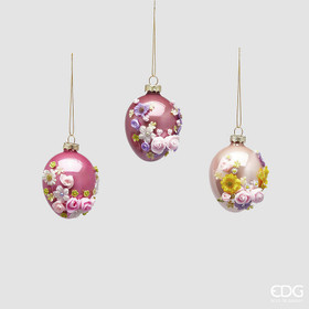 Riippuva kukilla koristeltu pääsiäiskoriste