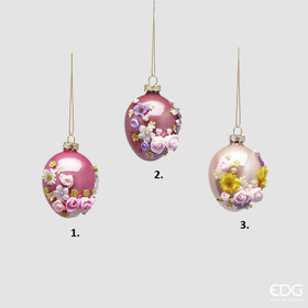 Riippuva kukilla koristeltu pääsiäiskoriste