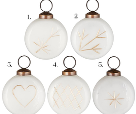 Joulupallo litteämalli 5 erilaista kultaisella kaiverruksella Ib Laursen