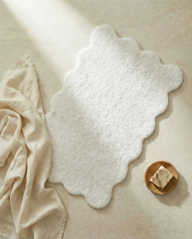 Kylpyhuoneenmatto Clam valkoinen 60x90 cm Classic Collection