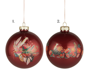 Ib Laursenin punainen joulupallo kaksi erilaista