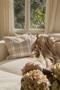 Ruudullinen tyynynpäällinen paksua luomupuuvillaa, beige