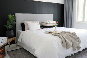 Sängynpäätyhuppu | Napakka vaalea harmaa