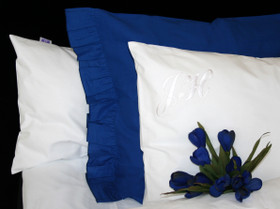 Nimikoinnit hohtavin silkkikirjaimin