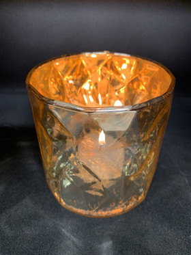 Lasinen kullanhohtoinen tuikkuastia