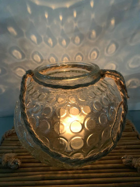 Lasimalja köydellä