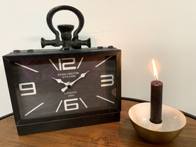 Pöytäkello Sandor, musta metallia 25,5cm