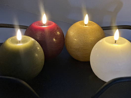 Vaaleanpunainen Ø10cm M LED-pallokynttilä (ajastin)