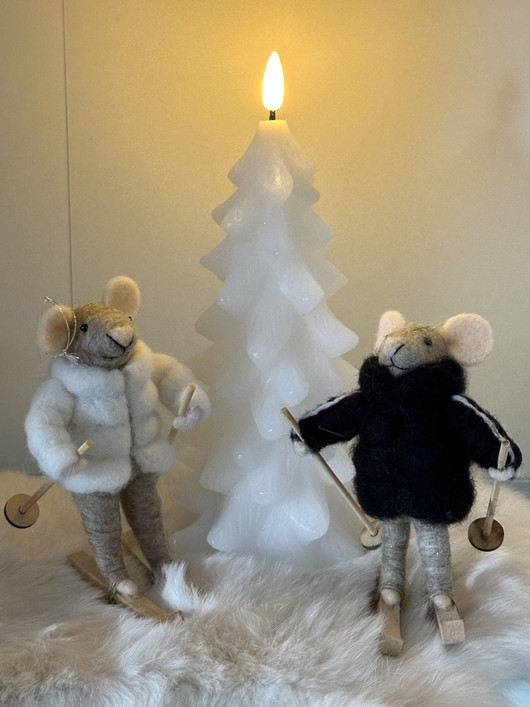 Valkoinen 10 x 22,8cm, LED-kuusikynttilä (ajastin)