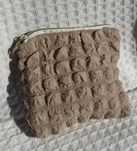 Meikkipussi Fluffy ruskea 19 x 18cm