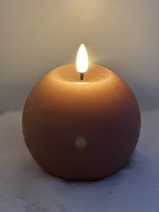 Vaaleanpunainen Ø10cm M LED-pallokynttilä (ajastin)