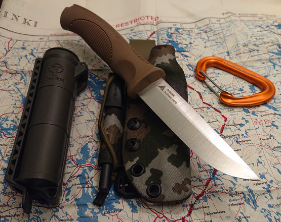 Rokka Knives Korpisoturi Taktinen Tuppi M05 Pakkaskuvio 