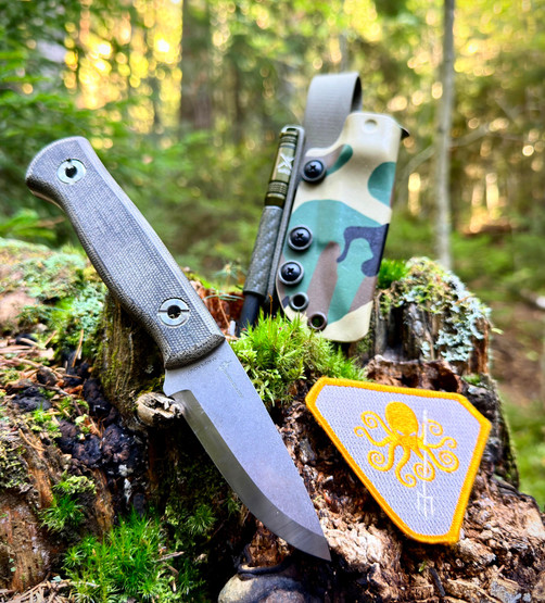 Böker Vigtig vs. Wild Taktinen Tuppi Woodland Camo 