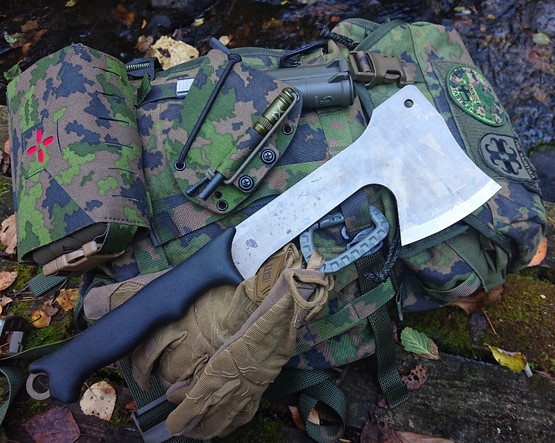 Varusteleka Partiokirves Teräsuoja M05 Camo Survival Edt. 