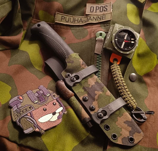 Sissipuukko M95 Taktinen Horisontaali/Vertikaali-Tuppi 