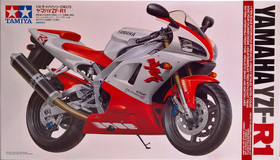 Yamaha YZF-R1, 1:12 (pidemmällä toimitusajalla)