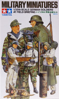 German Soldiers at Field Biefing, 1:35
