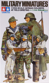 German Soldiers at Field Biefing, 1:35