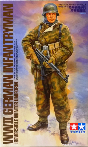 WWII German Infantryman (Reversible Winter Uniform), 1:16