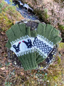 Metsojen Laulu - fingerless gloves, knitting pattern