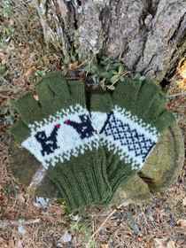 Metsojen Laulu - fingerless gloves, knitting pattern