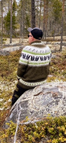 Metsojen Laulu -villapaita, sukat ja kämmekkäät, neuleohjesetti