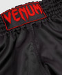 Venum Classic Muay Thai shortsit - Musta-Punainen