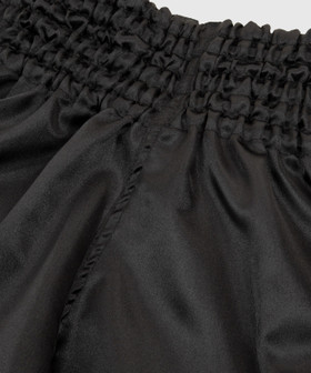 Venum Classic Muay Thai shortsit - Musta-Punainen