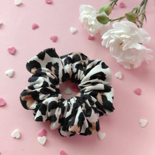 LEO -scrunchie
