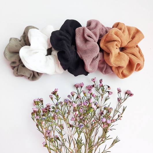 PIPSA -scrunchie, eri värejä