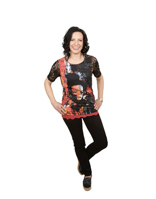 Elinette Lindon t-paita kasvokuvalla