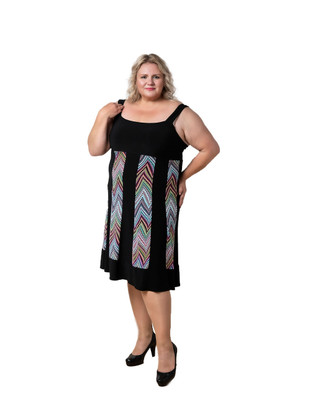 Tia Missoni-kuvioinen mekko helteisiin ja juhlaan - myös plus-koossa