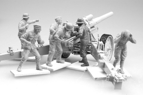 German FIELD HOWITZER GUN CREW (ON FIRING) 1/35