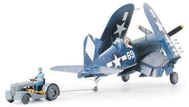 Vought F4U-1D Corsair with Towing Tractor 1/48