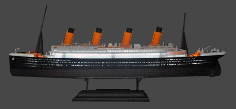 R.M.S Titanic + LED valosarja 1/700