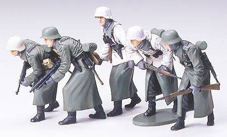 German assault infantry w/ winter gear 1/35