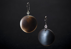 Täysikuu -hirvenkynsikorvakorut