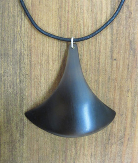 Taivaanvasara -hirvenkynsikaulakoru puuvillanauhassa