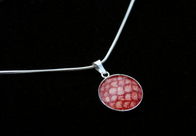 Punainen kala-kaulakoru pyöreä, halk. 16mm