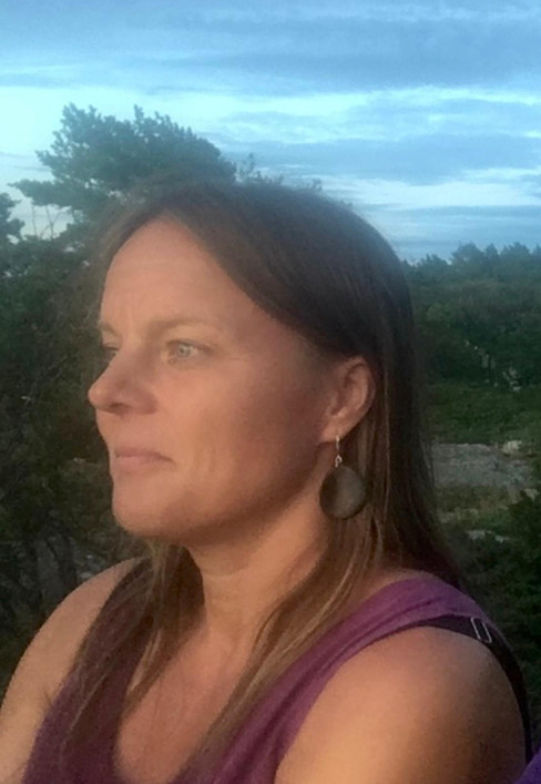 Täysikuu -hirvenkynsikorvakorut