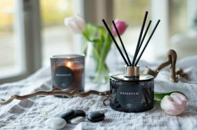 YLELLINEN HUONETUOKSU RAPARPERI 200ML - KIRPEYTTÄ JA MAKEUTTA SOPIVASSA SUHTEESSA! TUOKSUN KESTO N. 6-12KK! (HUOM! ISO!)