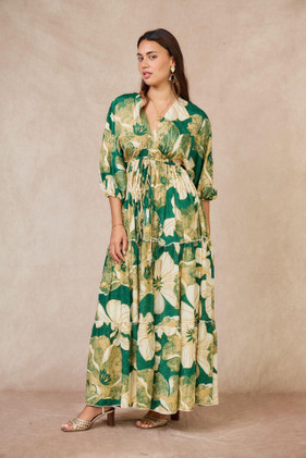 Vihreä pitkä silkkinen mekko