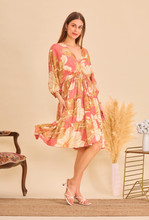 Terran värinen polvipituinen silkkinen mekko