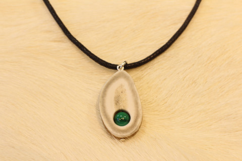 Reindeer Horn Necklace with 6mm Stone Pearl Malachite